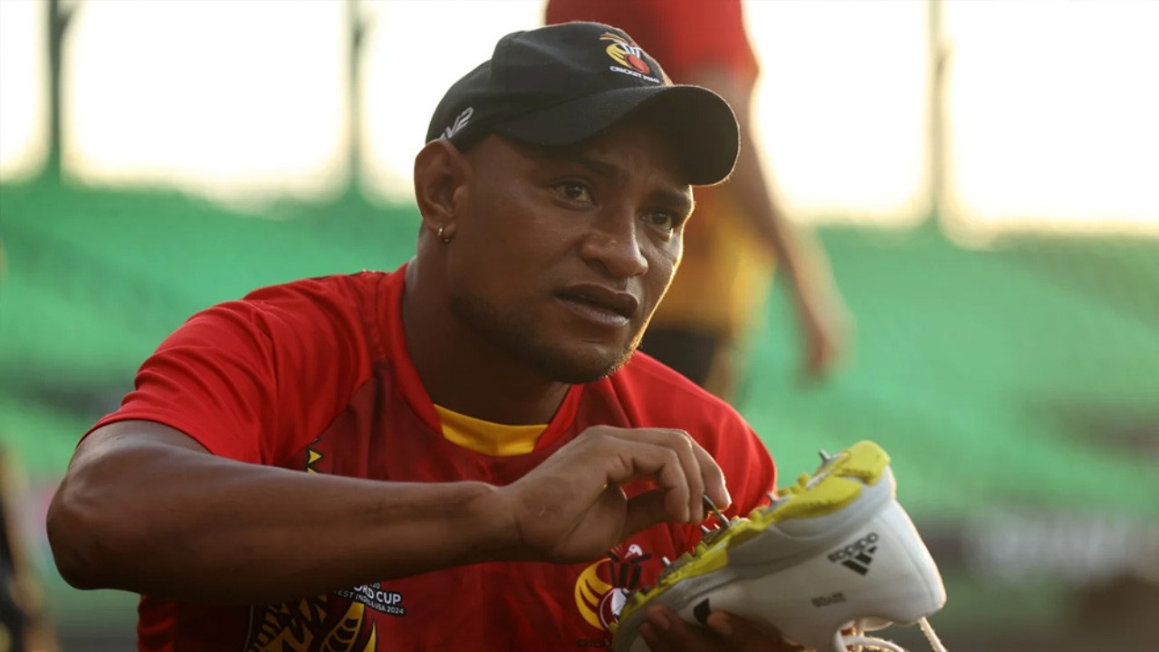 ছিনতাইয়ের অভিযোগে ক্রিকেটারের তিন বছর কারাদণ্ড